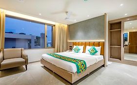 Treebo Premium Lalitha, Rk Beach